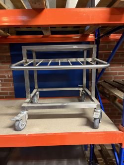 Chassis on wheels with grate shelf, used