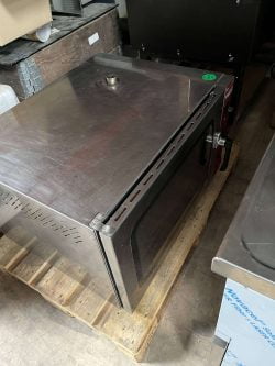 Industrial oven from Diamond, side hinge used