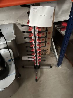 Tallerkenholder fra SARO, DEmomodel