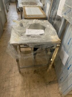 RESTSALG - Stålbord med hæve/sænkefunktion - 700x700x800-1000 mm (med 4 skruehuller i hjørnene på bordpladen til fastgørelse)