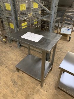 RESTSALG - Brugt bord med underhylde - 700x480x900 mm