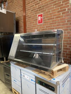 Refrigerated display cases from UNIS used