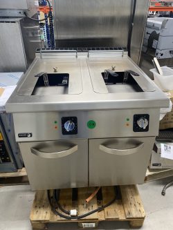 Deep fryer from Fagor for GAS 2 vessels F-G9221 lightly used
