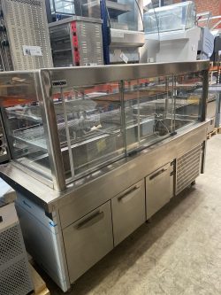 Refrigerated display cases with doors from Vibocold used