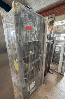 stålbord med 2 vaske i midten, måler 1800x700x850, demomodel - 14 dages garanti. Du kan tilkøbe 12 mdr. for 799 kr.