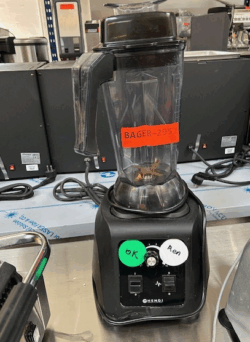 blender fra Hendi, brugt - 14 dages garanti. Du kan tilkøbe 12 mdr. for 799 kr.