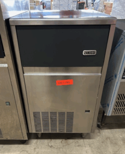 isterningemaskine fra Zanussi, brugt - 14 dages garanti. Du kan tilkøbe 12 mdr. for 799 kr.