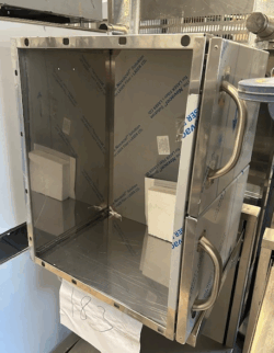 understel med låger, måler 660x550x600, brugt - 14 dages garanti. Du kan tilkøbe 12 mdr. for 799 kr.