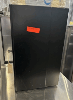 stålskab i sort, måler 450x550x730, brugt - 14 dages garanti. Du kan tilkøbe 12 mdr. for 799 kr.