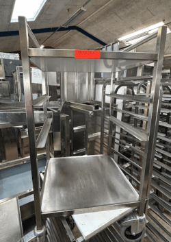 stikvogn til opvaskebakker, brugt - 14 dages garanti. Du kan tilkøbe 12 mdr. for 799 kr.