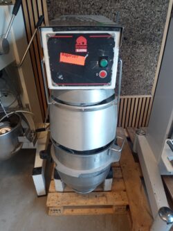 Bjørn 40L røremaskine, brugt - 14 dages garanti. Du kan tilkøbe 12 mdr. for 799 kr.