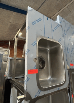 stålbord med vask og sumpsi, måler 900x600x850, brugt - 14 dages garanti. Du kan tilkøbe 12 mdr. for 799 kr.