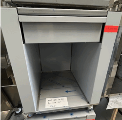 stålskab med udtrækshylde 600x700x850, demo - 14 dages garanti. Du kan tilkøbe 12 mdr. for 799 kr.