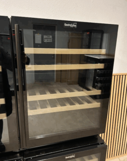 Gastrowine underbords vinkøleskab, demomodel - 14 dages garanti. Du kan tilkøbe 12 mdr. for 799 kr.