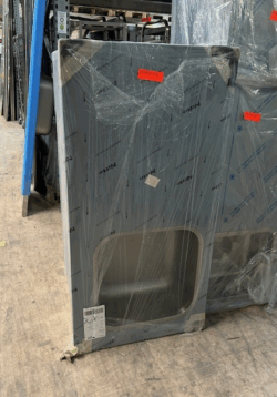 stålbord med ribbet underhylde og vask i venstre side 1400x700x900 demo - 14 dages garanti. Du kan tilkøbe 12 mdr. for 799 kr.