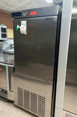 10 stiks blæstkøler fra Gram, brugt - 14 dages garanti. Du kan tilkøbe 12 mdr. for 799 kr.