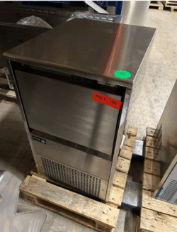 Fagor isterningemaskine model Egim85, brugt - Sælges med 14 dages garanti. Du kan tilkøbe 12 mdr. for 799 kr.