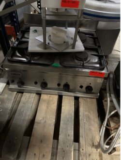 komfur fra Zanussi med 4 blus, burgt - 14 dages garanti. Du kan tilkøbe 12 mdr. for 799 kr.