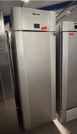 køleskab fra Gram, brugt - 14 dages garanti. Du kan tilkøbe 12 mdr. for 799 kr.