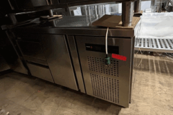 kølebord fra Fagor med 1 låge og 2 skuffer, brugt - 14 dages garanti. Du kan tilkøbe 12 mdr. for 799 kr.