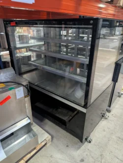 kølemontre på hjul 120cm bred, brugt - 14 dages garanti. Du kan tilkøbe 12 mdr. for 799 kr.