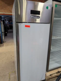 Indstrikøleskab udstillingsmodel Amitek - 14 dages garanti. Du kan tilkøbe 12 mdr. for 799 kr.