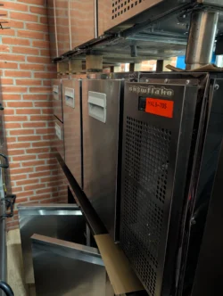 Kølebord 2 låger og 2 skuffer brugt GRAM SNOWFLAKE (uden bordplade) - 14 dages garanti. Du kan tilkøbe 12 mdr. for 799 kr.