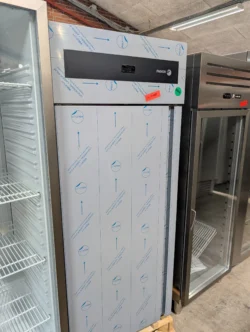 Industrikøleskab til bageplader 60x40 Fagor udstillingsmodel - 14 dages garanti. Du kan tilkøbe 12 mdr. for 799 kr.