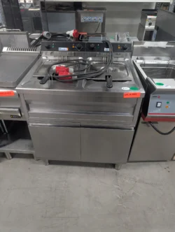 Friture fra Amitek med 2 kar, brugt - 14 dages garanti. Du kan tilkøbe 12 mdr. for 799 kr.