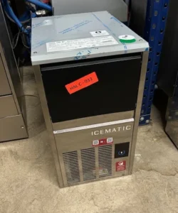 icematic c28 isterningemaskine, brugt - 14 dages garanti. Du kan tilkøbe 12 mdr. for 799 kr.