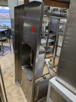 Stålbord med vask og krog til opvask i venstre side brugt - 14 dages garanti. Du kan tilkøbe 12 mdr. for 799 kr.