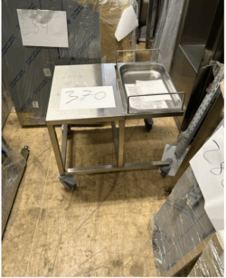 RESTSALG: Rullebord med plads til GN Bakke