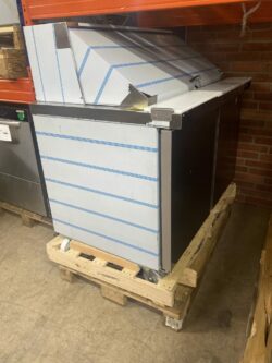 Saladette med 2 døre fra Coreco brugt 6 måneder