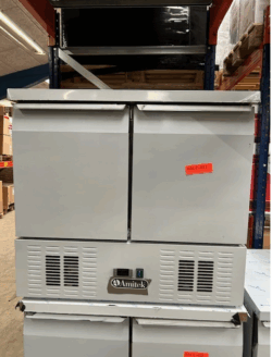 Kølebord fra amitek med 2 låger og kompressor i bunden, demo