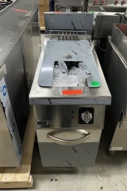 Elektrisk friture med 21 liter kar fra Fagor, demomodel - 14 dages garanti. Du kan tilkøbe 12 mdr. for 799 kr.