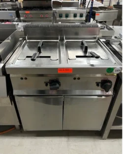 dobbelt friture fra Bertos, brugt - 14 dages garanti. Du kan tilkøbe 12 mdr. for 799 kr.