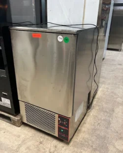 blæstkøler med 7 stik fra tecnodom, brugt- 14 dages garanti. Du kan tilkøbe 12 mdr. for 799 kr.