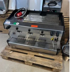 espressomaskine med 3 haner fra Empero, brugt - 14 dages garanti. Du kan tilkøbe 12 mdr. for 799 kr.
