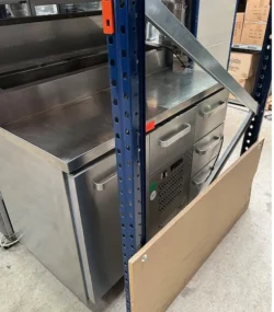 saladette med 4 skuffer og en låge, brugt - 14 dages garanti. Du kan tilkøbe 12 mdr. for 799 kr.