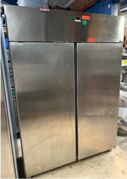 dobbelt køleskab fra Tecnodom, brugt - 14 dages garanti. Du kan tilkøbe 12 mdr. for 799 kr.