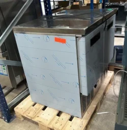 kølebord med 2 låger og kompressor i bunden, fra coolhead - 14 dages garanti. Du kan tilkøbe 12 mdr. for 799 kr.