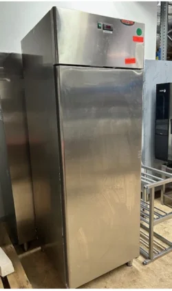 køleskab fra Tecnodom, brugt- 14 dages garanti. Du kan tilkøbe 12 mdr. for 799 kr.