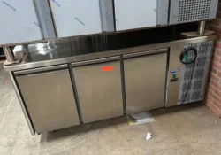 kølebord fra Tecnodom med 3 låger, brugt - 14 dages garanti. Du kan tilkøbe 12 mdr. for 799 kr.