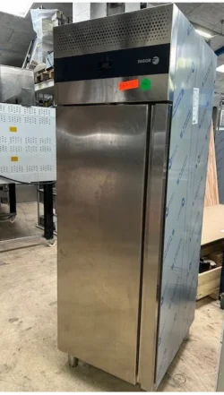 køleskab fra Fagor model cup-11G- 14 dages garanti. Du kan tilkøbe 12 mdr. for 799 kr.