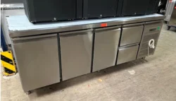 kølebord med 3 låger og 2 skuffer, brugt - 14 dages garanti. Du kan tilkøbe 12 mdr. for 799 kr.
