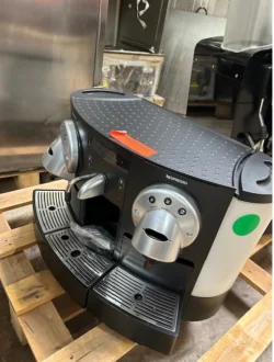 nespresso kaffemaskine, brugt - 14 dages garanti. Du kan tilkøbe 12 mdr. for 799 kr.