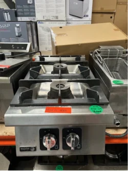 gaskogebord med 2 blus, brugt -14 dages garanti. Du kan tilkøbe 12 mdr. for 799 kr.