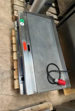 Bred stegeplade med 2 zoner, brugt - 14 dages garanti. Du kan tilkøbe 12 mdr. for 799 kr.