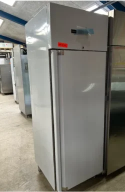 køleskab fra Basic 400 liter, demomodel - 14 dages garanti. Du kan tilkøbe 12 mdr. for 799 kr.
