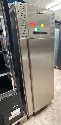 Fryseskab fra gram, brugt - 14 dages garanti. Du kan tilkøbe 12 mdr. for 799 kr.